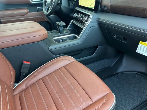 Used 2025 GMC Sierra 1500 Denali Ultimate image 16