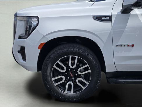 Used 2024 GMC Yukon AT4 w/ Technology Package AWD/4WD image 9