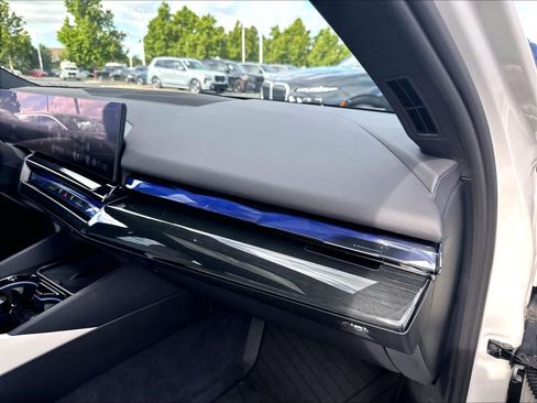 Used 2025 BMW i5 eDrive40i w/ M Sport Package RWD image 26