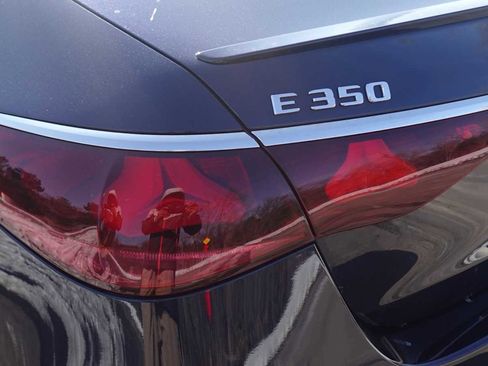 Used 2025 Mercedes-Benz E 350 4MATIC Sedan image 21