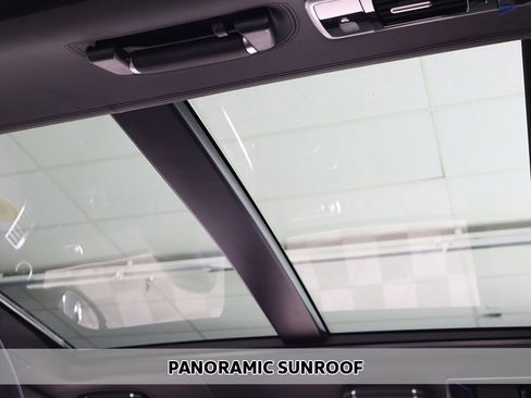 Used 2021 Land Rover Range Rover SV Autobiography Dynamic image 3