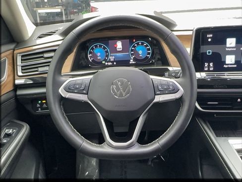 Used 2025 Volkswagen Atlas SE FWD image 33