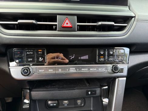 Certified 2024 Kia Seltos EX AWD/4WD image 12