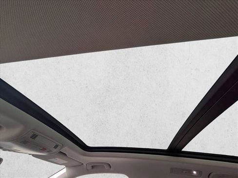 Used 2021 Volkswagen Tiguan SE w/ Panoramic Sunroof Package AWD/4WD image 15