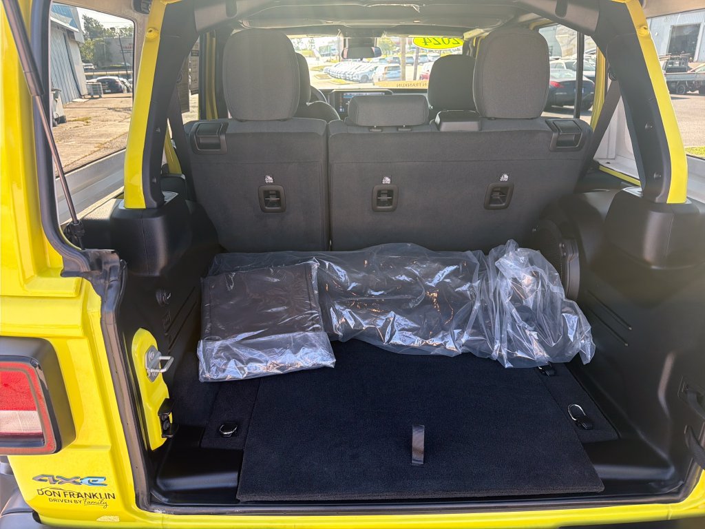 Used 2024 Jeep Wrangler Unlimited AWD/4WD image 9