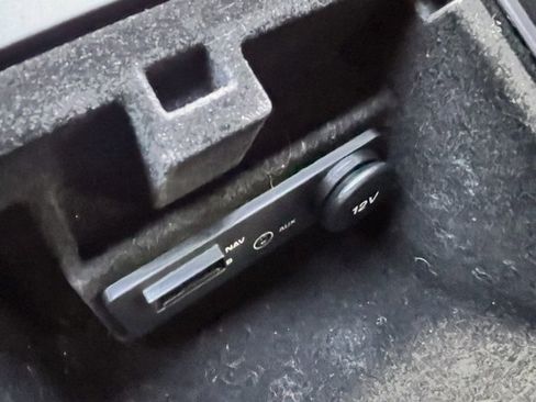 Used 2019 Land Rover Range Rover Evoque SE Premium image 21