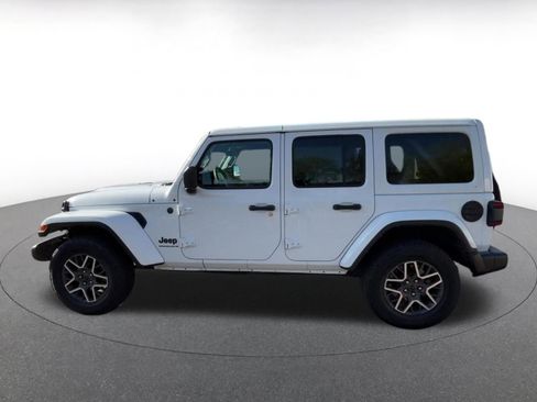 Used 2025 Jeep Wrangler Unlimited Sahara AWD/4WD image 9