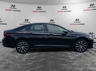 Used 2025 Volkswagen Jetta SE FWD video 2