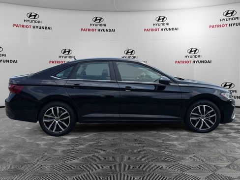 Used 2025 Volkswagen Jetta SE FWD image 2