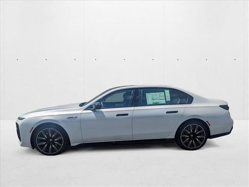 New 2025 BMW i7 M70 w/ Executive Package image 9