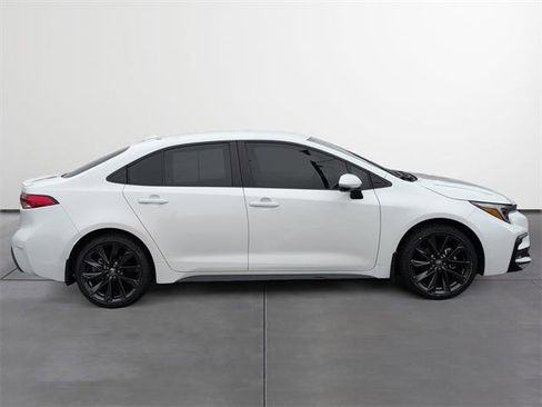 Certified 2025 Toyota Corolla SE image 6