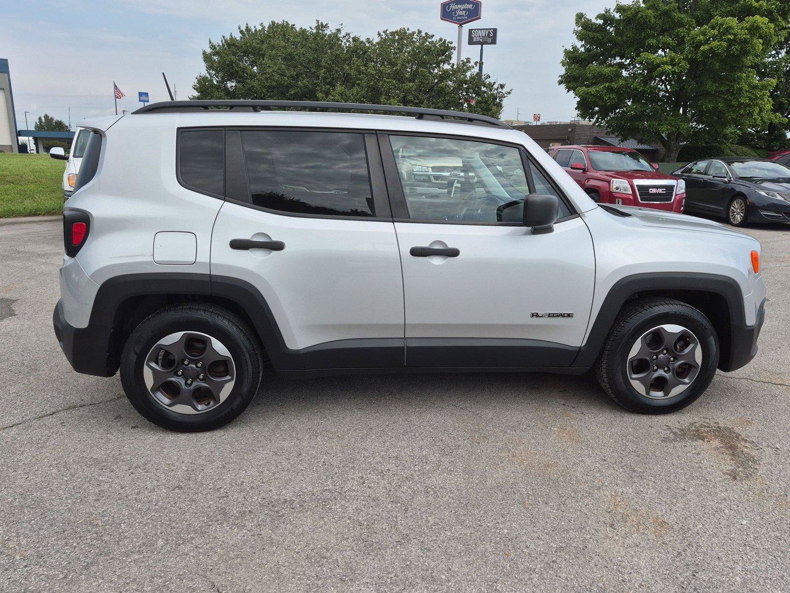 Used 2018 Jeep Renegade Sport w/ Power & Air Group FWD image 6