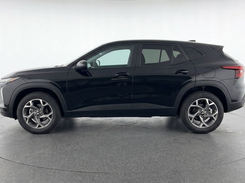 Used 2025 Chevrolet Trax LT FWD image 5