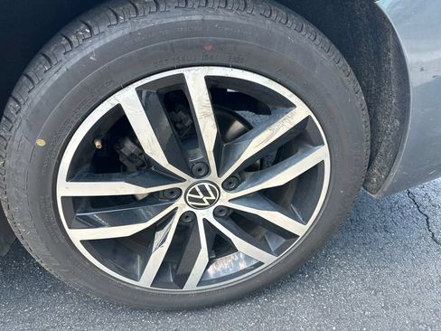 Used 2025 Volkswagen Jetta SE FWD image 8