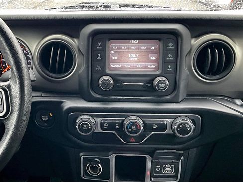 Used 2018 Jeep Wrangler Unlimited Sport image 6