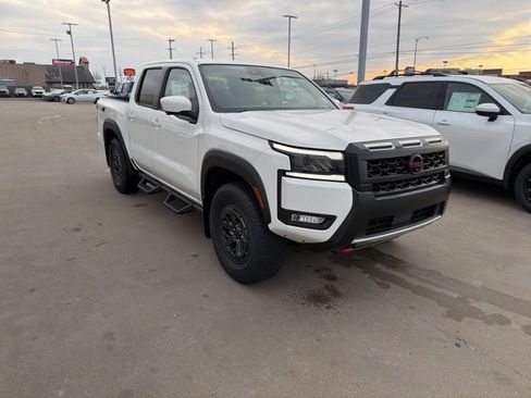 New 2026 Nissan Frontier PRO-4X w/ Pro-4x Convenience Package image 3