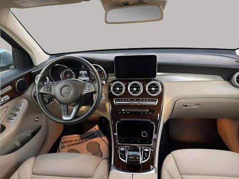 Used 2018 Mercedes-Benz GLC 300 4MATIC image 6