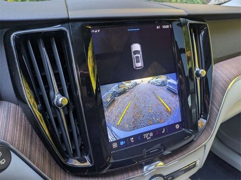 Certified 2022 Volvo XC60 B5 Momentum w/ Advanced Package image 12