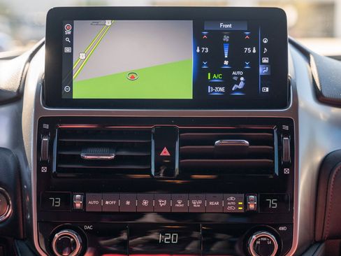 Used 2023 Lexus GX 460 Premium w/ Premium Package image 34