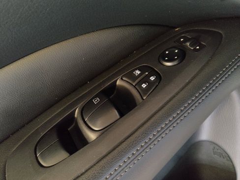 Used 2020 Nissan Pathfinder S AWD/4WD image 27