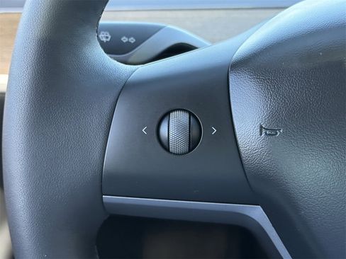 Used 2023 Tesla Model 3 Standard Range image 13