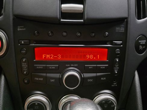 Used 2009 Nissan 370Z Touring w/ Sport Pkg RWD image 34