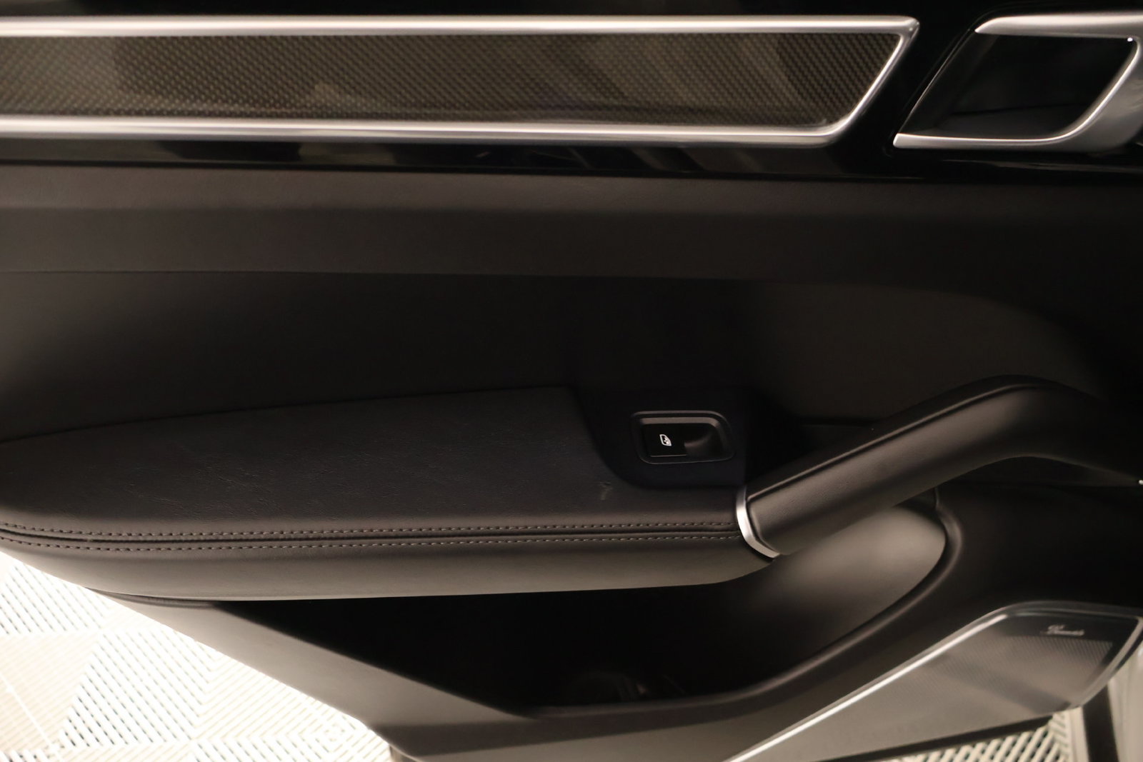 Certified 2023 Porsche Cayenne GTS AWD/4WD image 18
