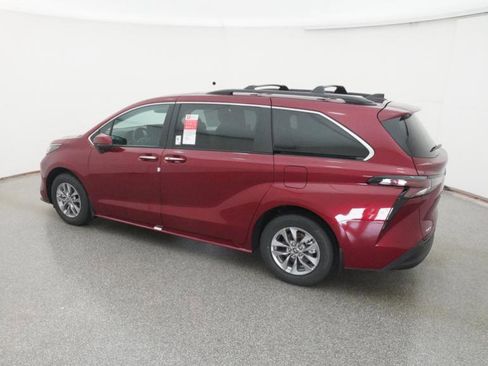 New 2026 Toyota Sienna XLE image 11