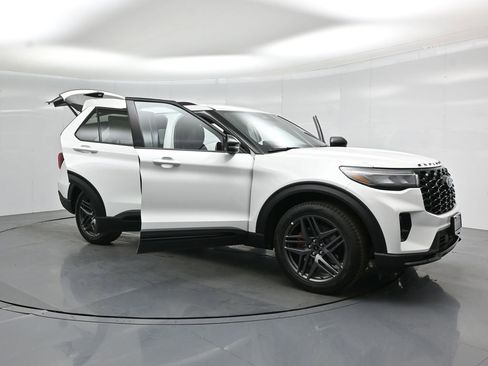 New 2026 Ford Explorer ST image 31