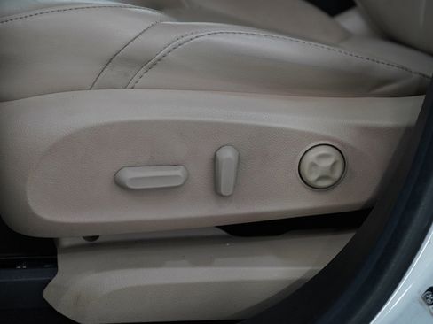 Used 2018 Buick Envision Premium image 29