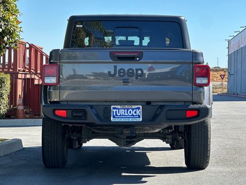 Used 2022 Jeep Gladiator Sport image 5