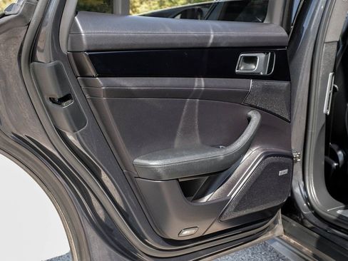 Used 2019 Porsche Panamera 4 image 41