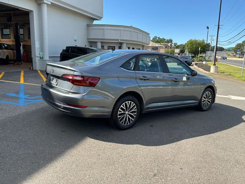 Used 2019 Volkswagen Jetta SE w/ Cold Weather Package FWD image 5