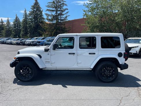 Used 2024 Jeep Wrangler Unlimited Sahara AWD/4WD image 2