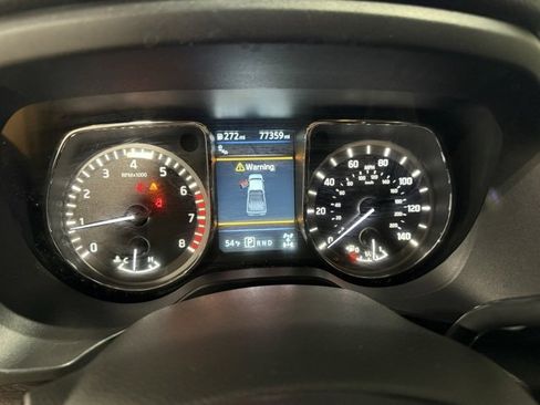 Used 2019 Nissan Titan SV image 15