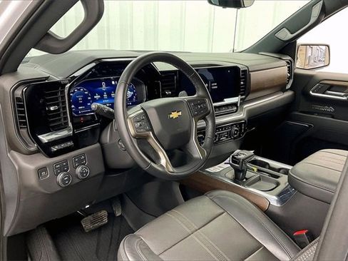 Used 2023 Chevrolet Silverado 1500 High Country w/ High Country Premium Package image 17