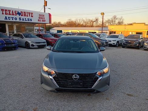 Used 2024 Nissan Sentra SV FWD image 2
