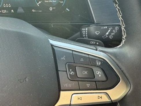 Certified 2025 Volkswagen Atlas Cross Sport SE image 19