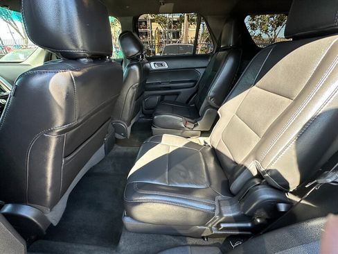 Used 2014 Ford Explorer XLT w/ Equipment Group 202A FWD image 19