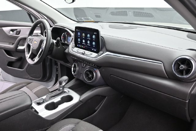 Used 2025 Chevrolet Blazer LT AWD/4WD image 32
