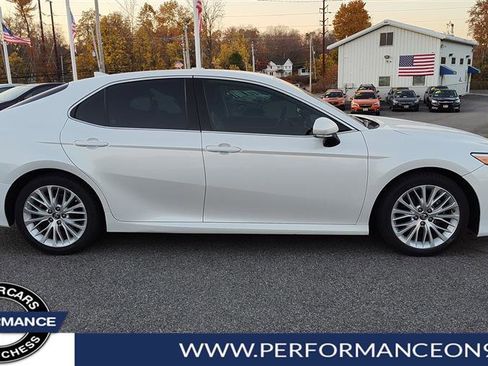 Used 2019 Toyota Camry XLE image 2