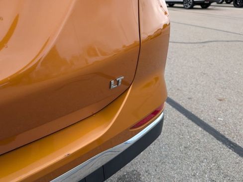 Used 2018 Chevrolet Equinox LT FWD image 29