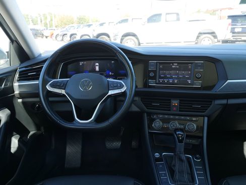 Used 2024 Volkswagen Jetta SE image 20