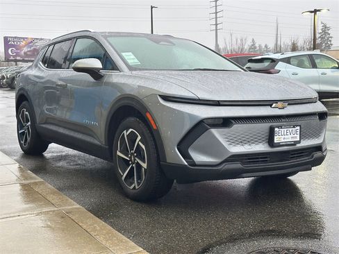 New 2026 Chevrolet Equinox EV LT image 7