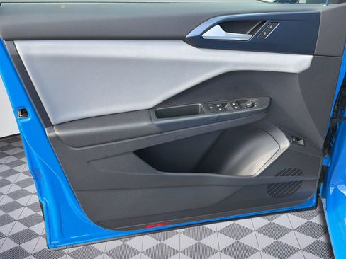 Certified 2022 Volkswagen Taos SE FWD image 25