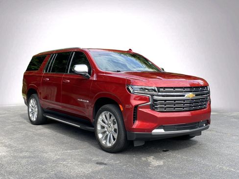 Used 2024 Chevrolet Suburban Premier w/ Premium Package RWD image 2