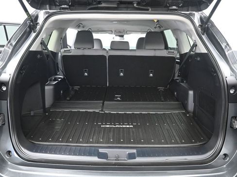 Used 2023 Toyota Highlander L FWD image 31