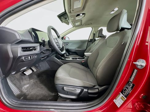Used 2025 Kia K4 LXS image 13