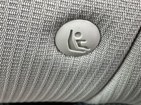 Used 2025 Hyundai Venue SEL FWD image 13