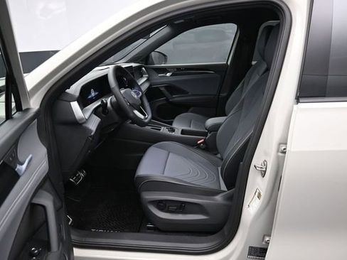 New 2026 Volkswagen Tiguan SE R-Line image 9